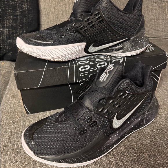 kyrie 2 low black metallic silver